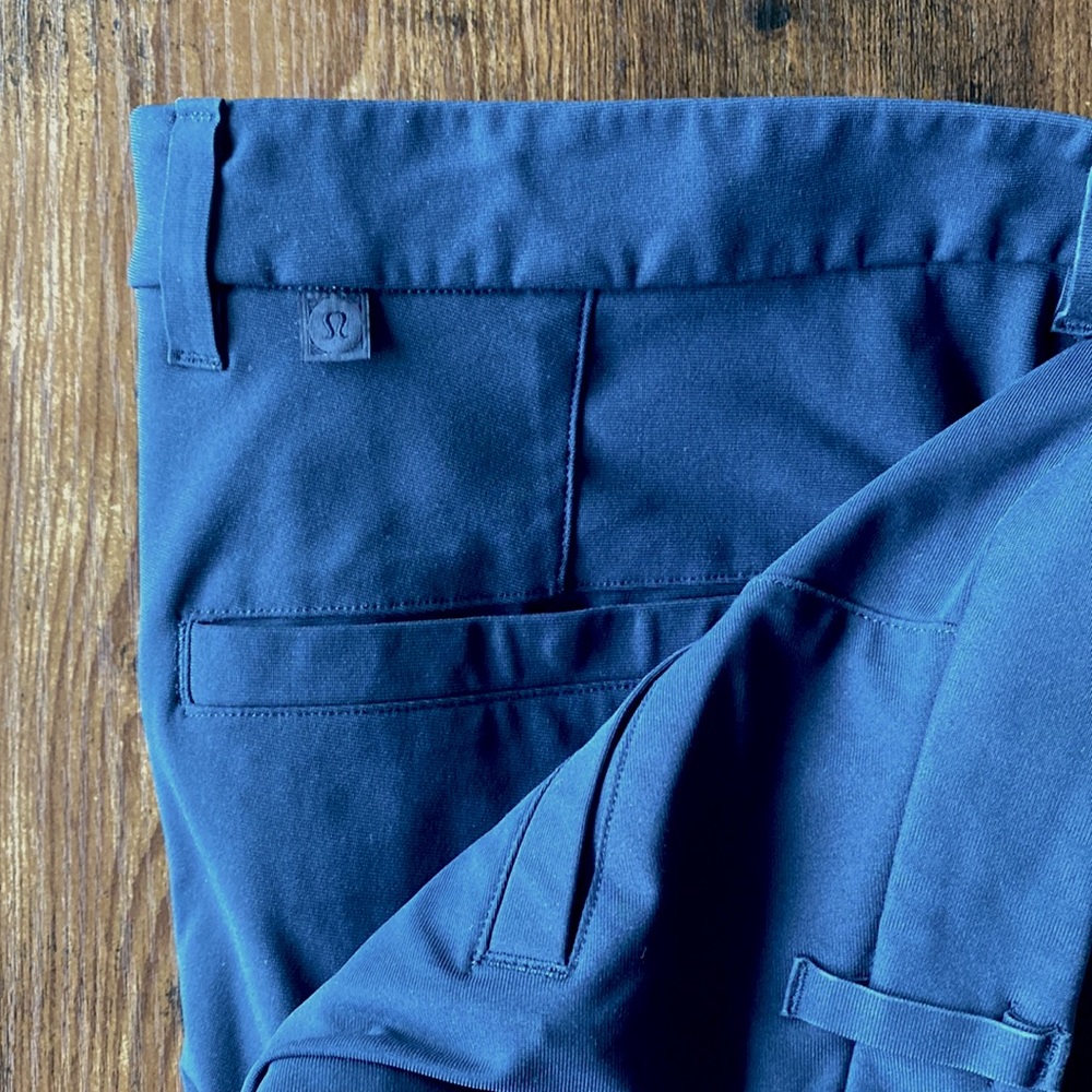 Zero defects, barely worn, slim mens lulu, excellent condition, lovely iron blue